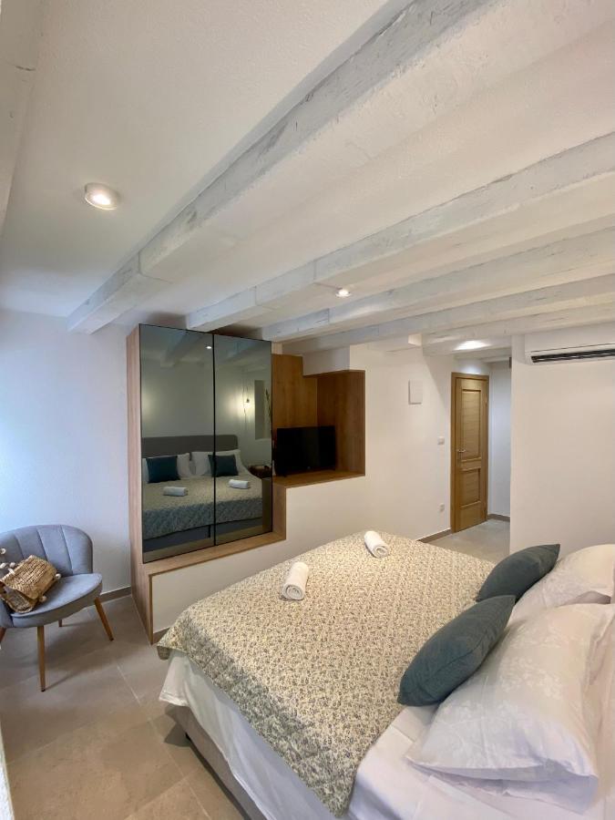 House Malena - Rooms Вис Екстериор снимка