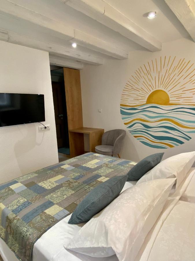 House Malena - Rooms Вис Екстериор снимка