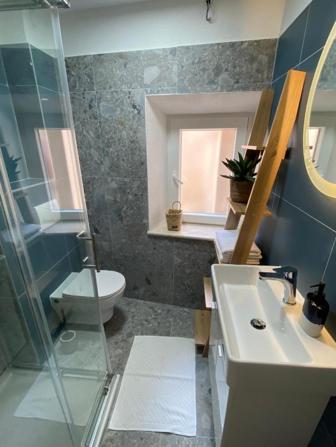 House Malena - Rooms Вис Екстериор снимка